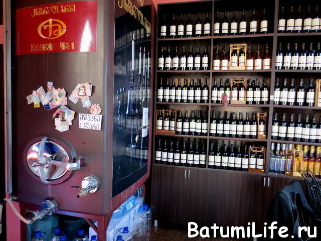 Магазин вина Kindzmarauli Marani в Батуми
