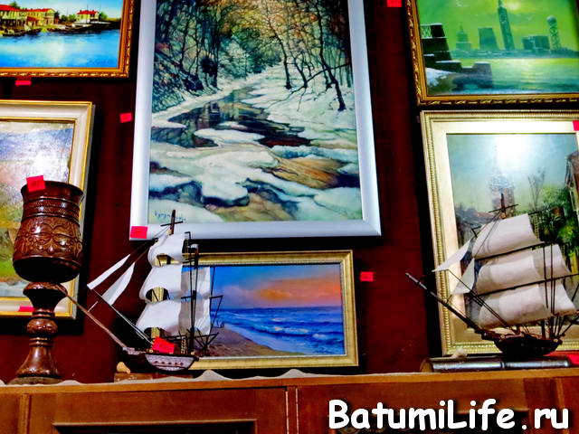 магазин сувениров и картин в Батуми