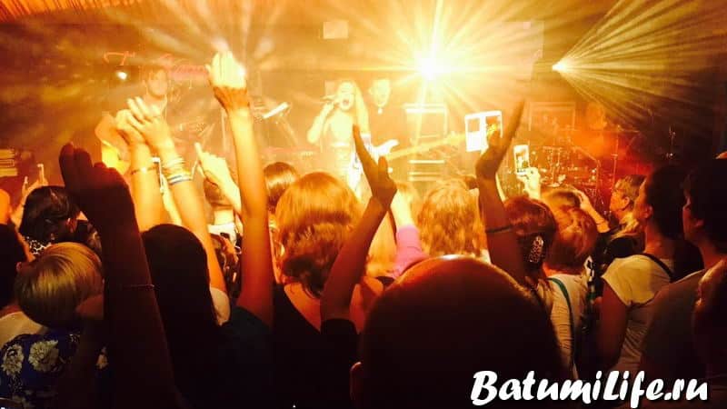 Летние ночные клубы на набережной